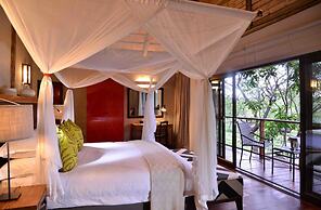 Victoria Falls Safari Suites