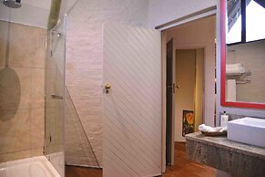 Victoria Falls Safari Suites