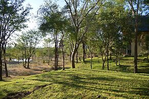 Victoria Falls Safari Suites