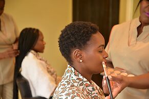 Victoria Falls Safari Suites