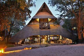 Victoria Falls Safari Suites
