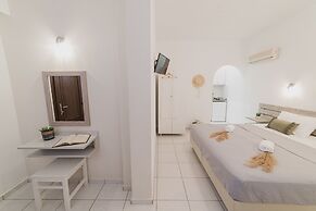 Petros Studios & Suites