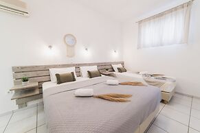 Petros Studios & Suites