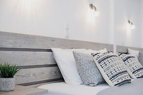 Petros Studios & Suites