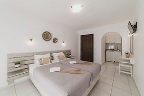 Petros Studios & Suites