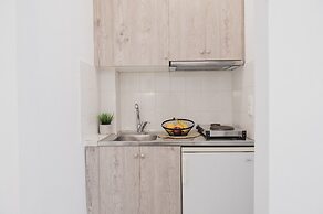 Petros Studios & Suites