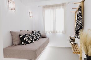 Petros Studios & Suites