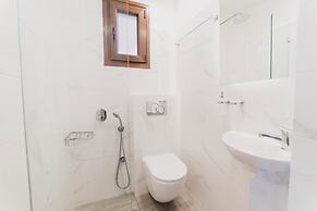 Petros Studios & Suites