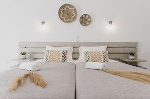 Petros Studios & Suites