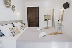 Petros Studios & Suites