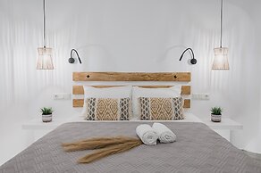 Petros Studios & Suites