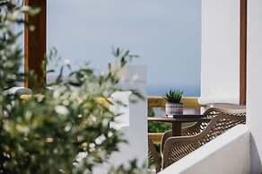 Petros Studios & Suites