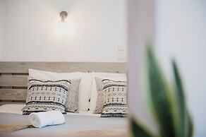 Petros Studios & Suites