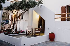 Petros Studios & Suites