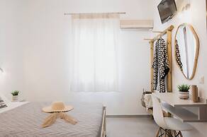 Petros Studios & Suites