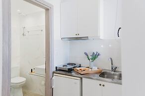 Petros Studios & Suites