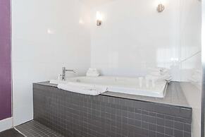 Sandman Signature Kamloops Hotel