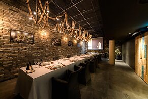 Bayhill Pool & Villa