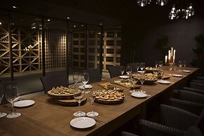 Bayhill Pool & Villa