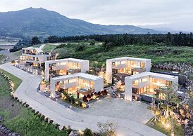 Bayhill Pool & Villa