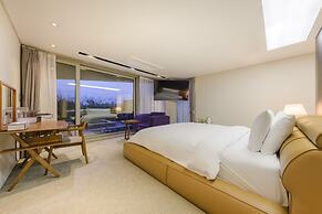 Bayhill Pool & Villa