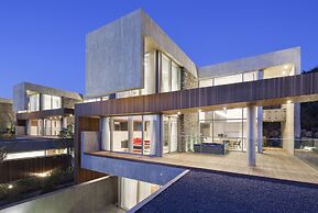 Bayhill Pool & Villa