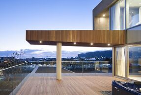 Bayhill Pool & Villa