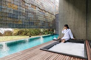 Bayhill Pool & Villa