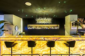 Bayhill Pool & Villa