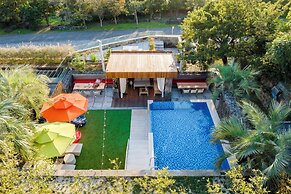 Bayhill Pool & Villa