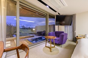 Bayhill Pool & Villa