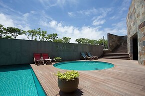 Bayhill Pool & Villa