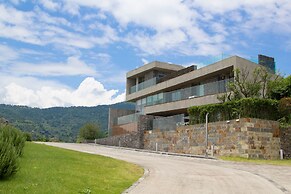 Bayhill Pool & Villa