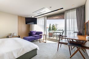 Bayhill Pool & Villa