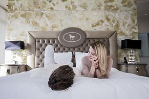 Bayhill Pool & Villa