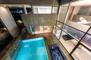 Bayhill Pool & Villa