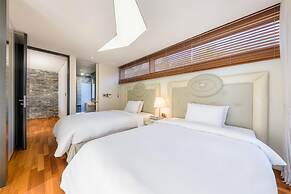 Bayhill Pool & Villa