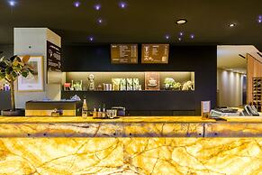 Bayhill Pool & Villa