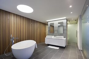 Bayhill Pool & Villa