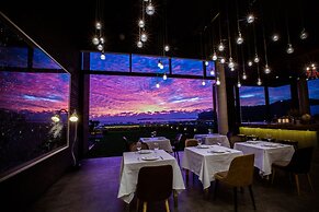 Bayhill Pool & Villa