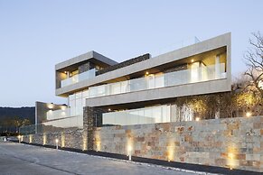 Bayhill Pool & Villa