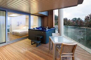 Bayhill Pool & Villa