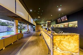 Bayhill Pool & Villa