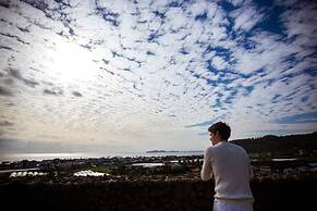 Bayhill Pool & Villa