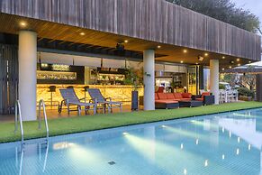 Bayhill Pool & Villa