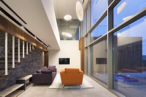 Bayhill Pool & Villa