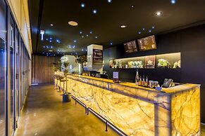 Bayhill Pool & Villa