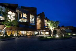 Bayhill Pool & Villa