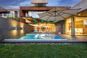 Bayhill Pool & Villa