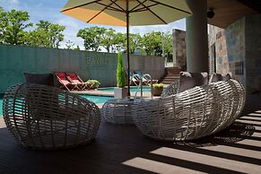 Bayhill Pool & Villa